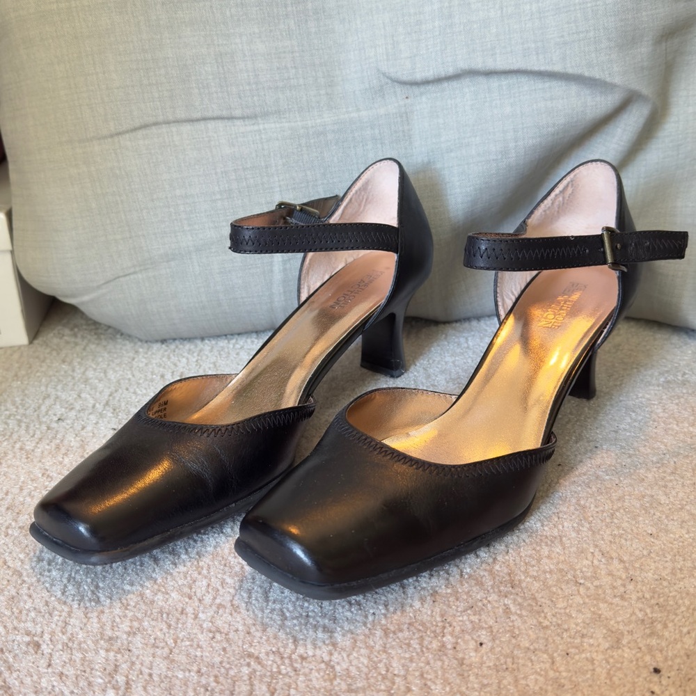 KENNETH COLE REACTION Kitten Heels